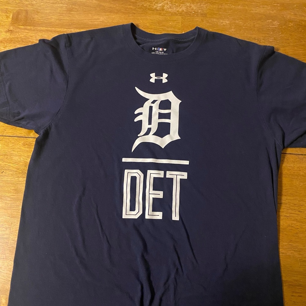 Detroit Under Armour tee shirt